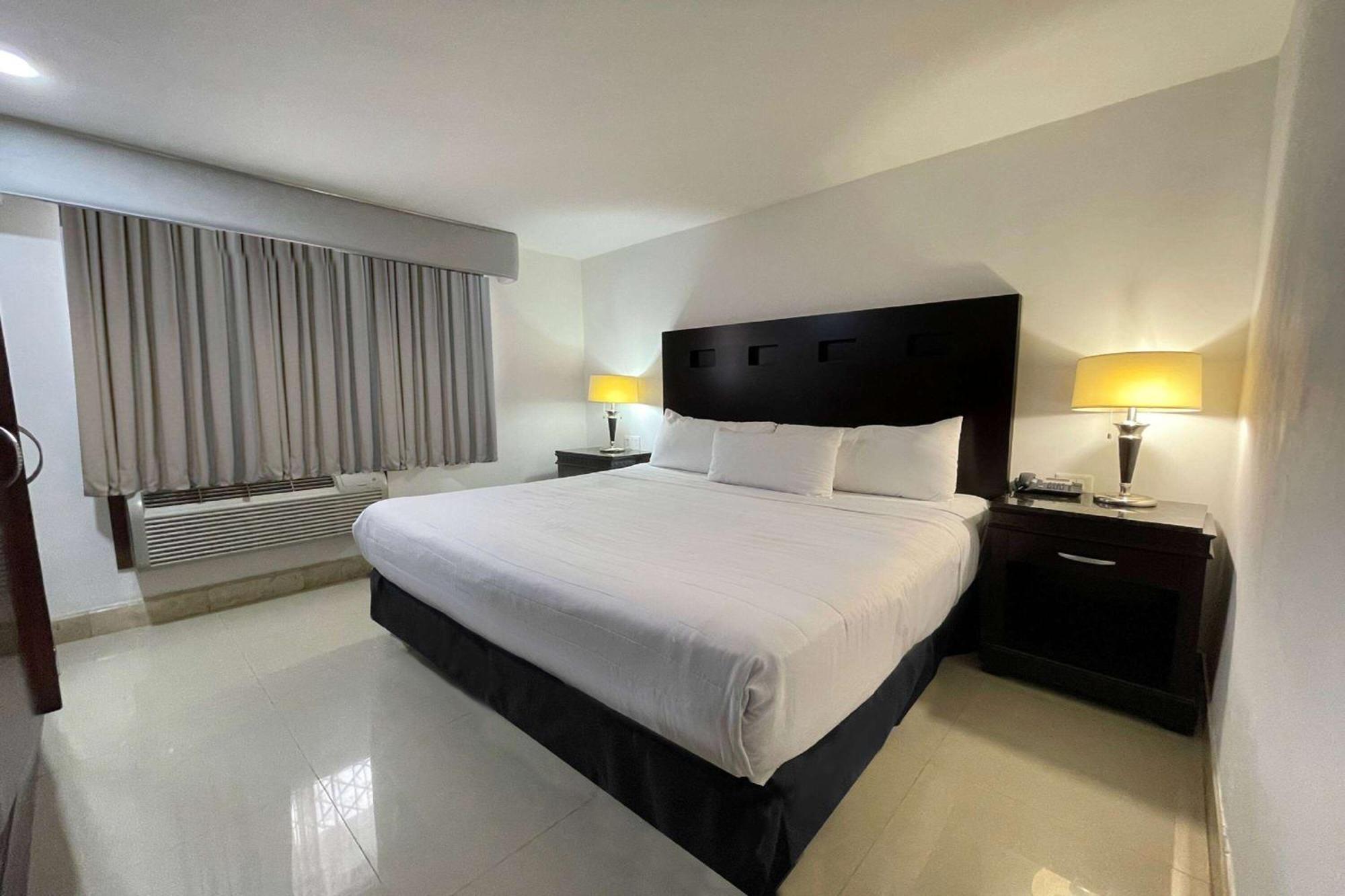 Wyndham Garden Los Mochis Plaza Inn Exterior photo